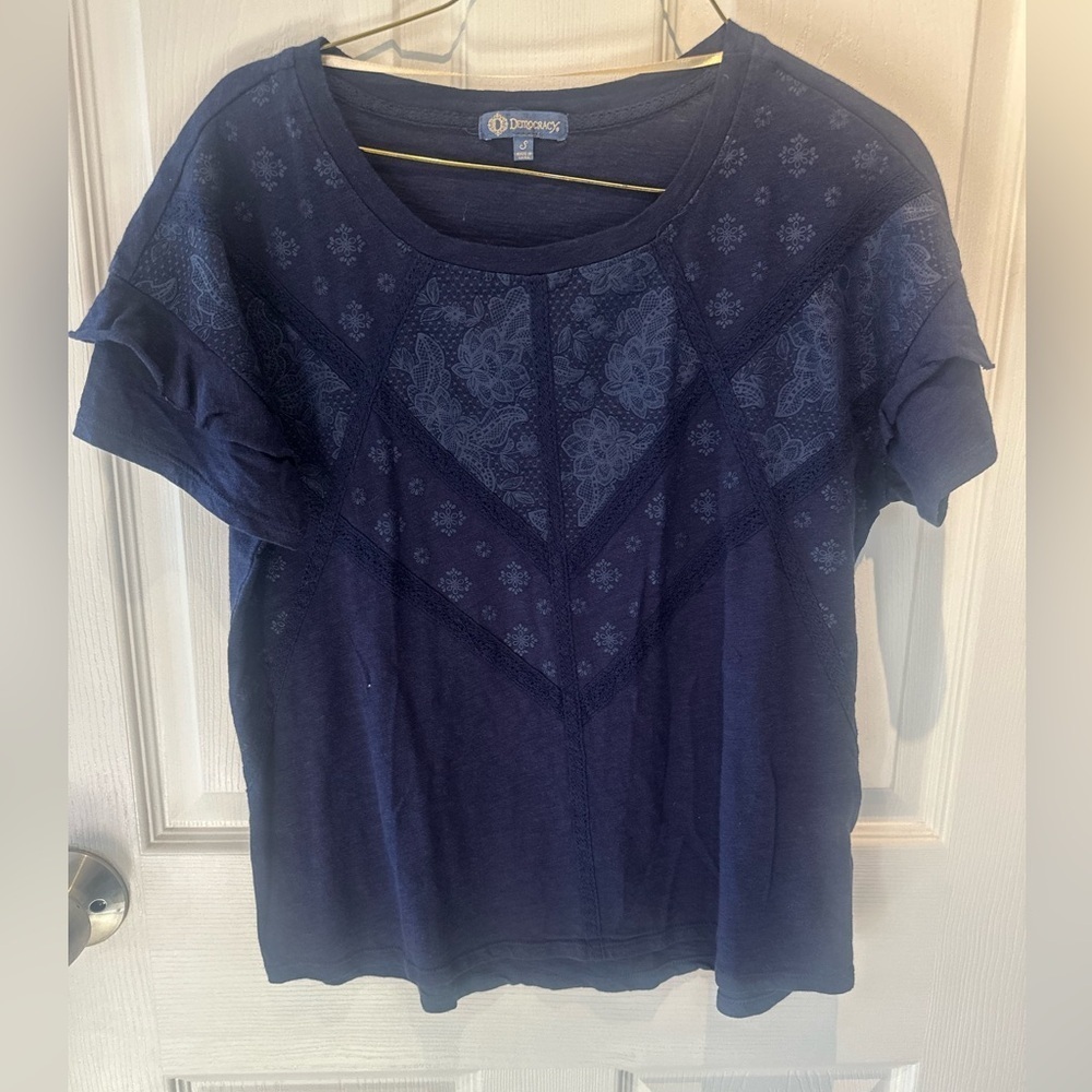 Democracy Womens Blouse Size Small Navy  Boho Lace Short Sleeve Preppy Coastal